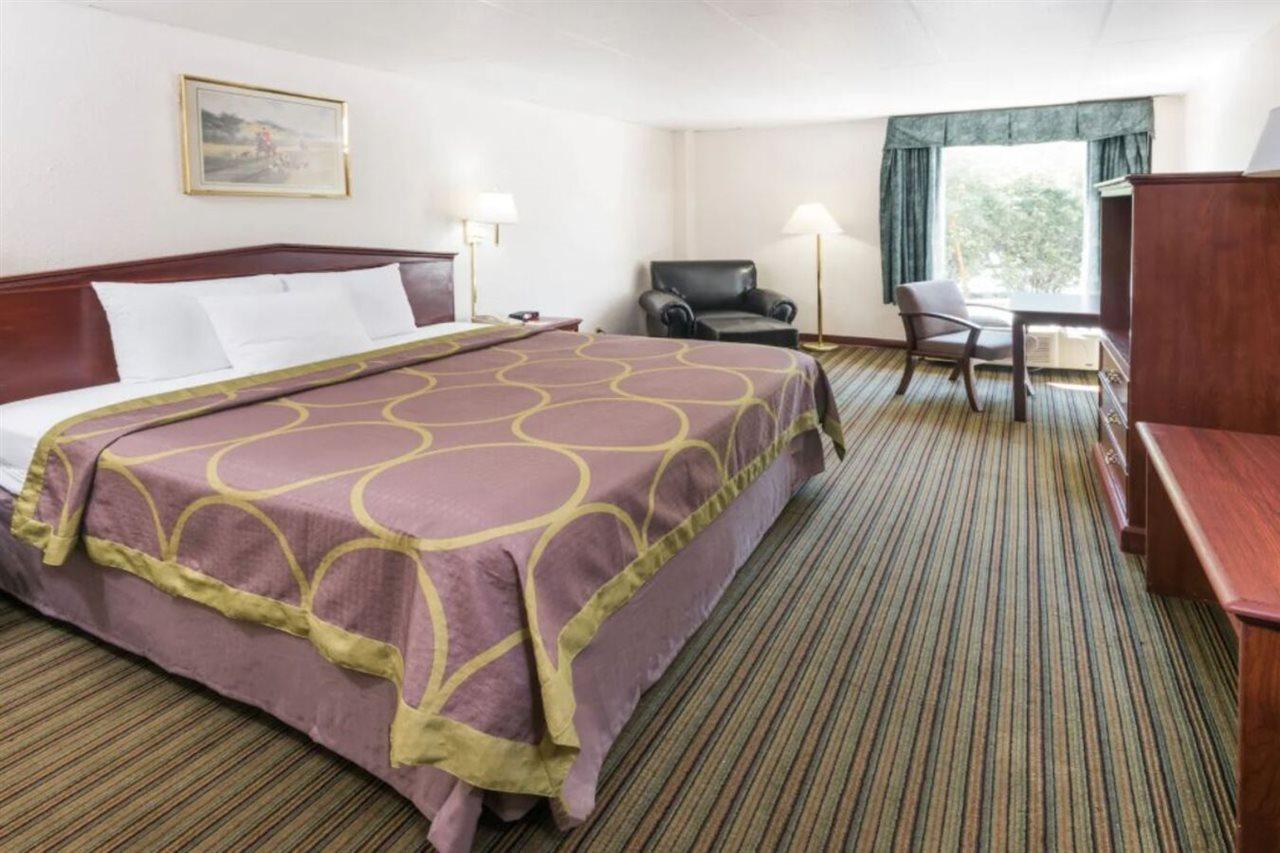 Super 8 By Wyndham Columbus Hotell Exteriör bild