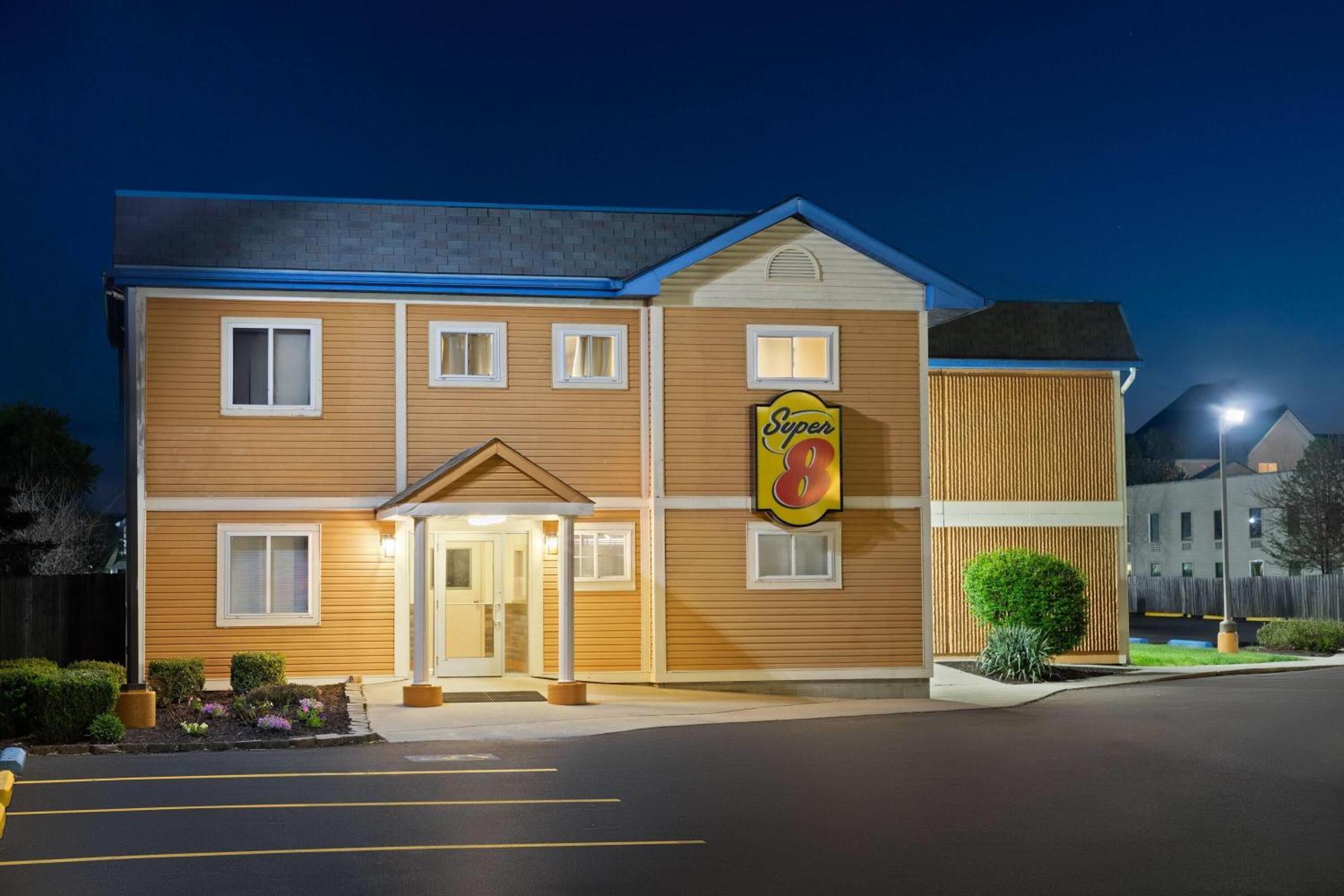 Super 8 By Wyndham Columbus Hotell Exteriör bild